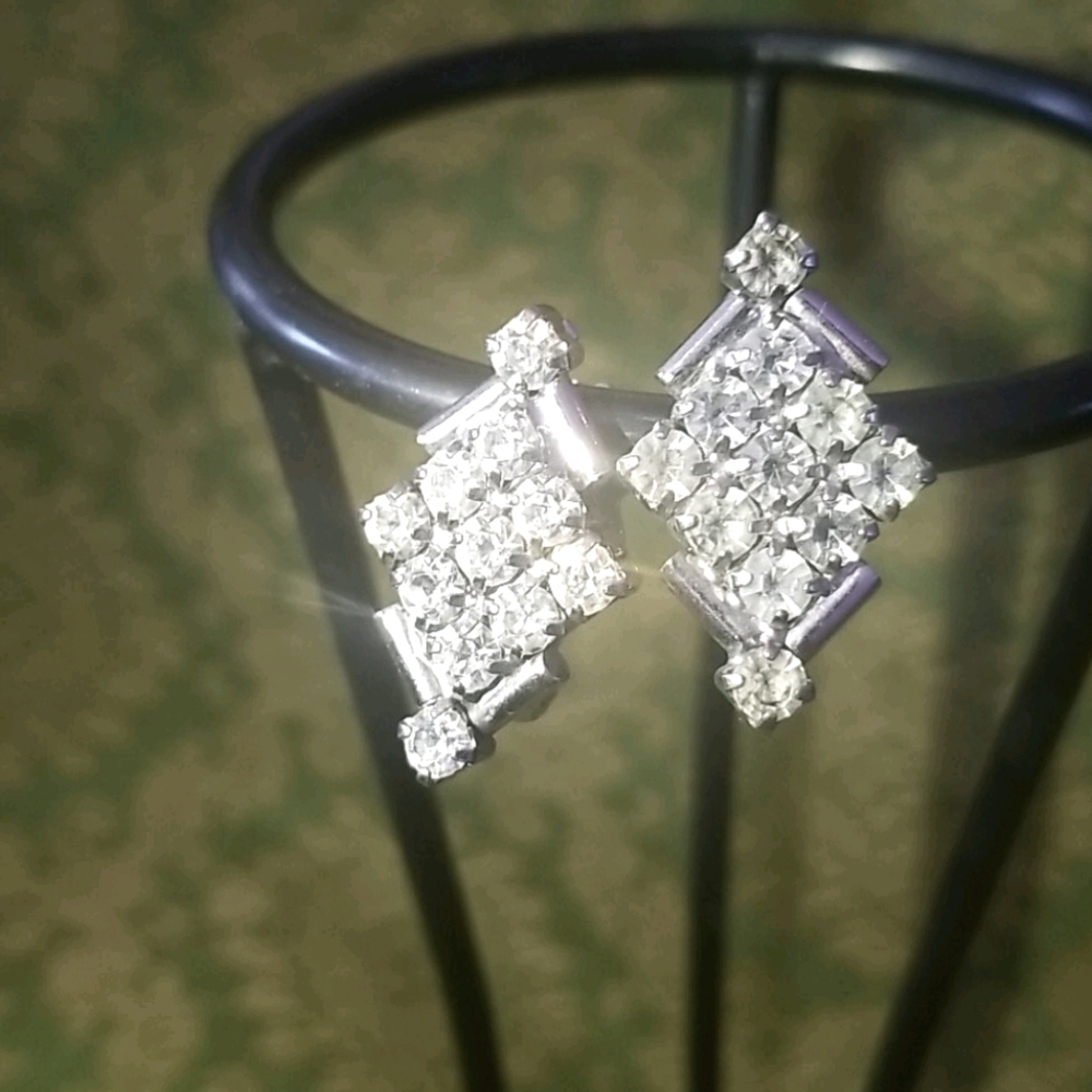 Vintage rhinestone earrings clip on